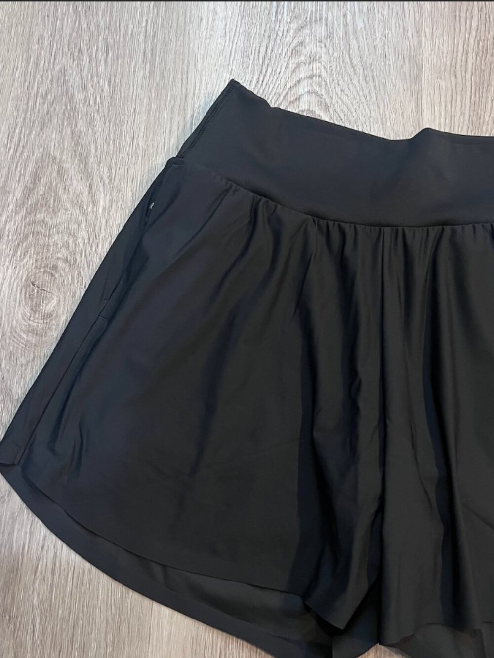 NEW Uniqlo Black Active Shorts Size Medium NEW - Picture 2 of 6